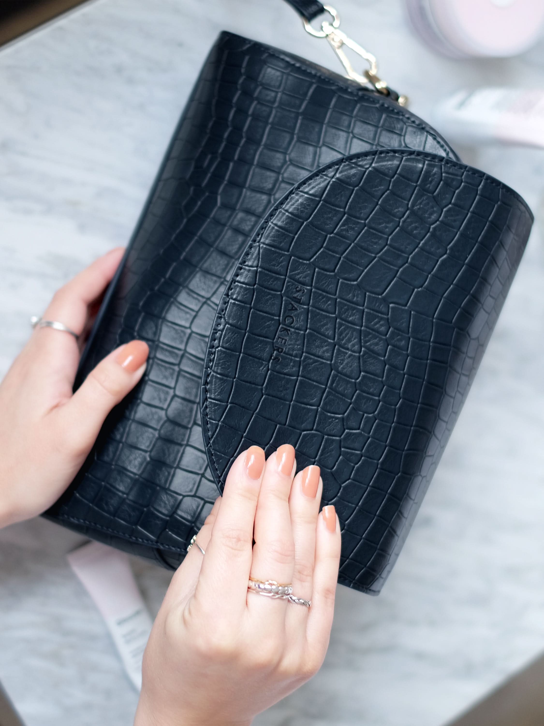 Stackers Trousse à maquillage imprimé crocodile Noir